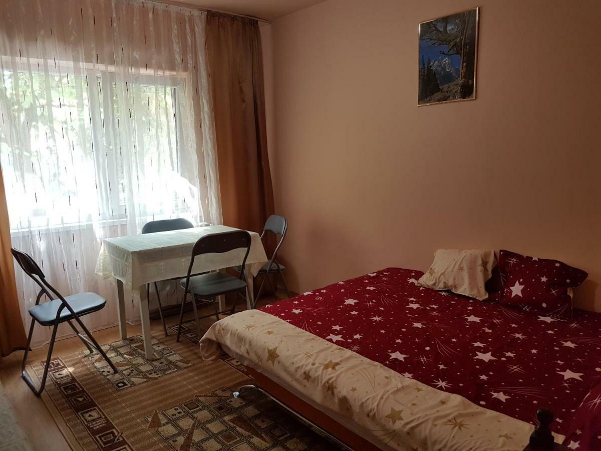 Apartament Aura Lägenhet Oradea Exteriör bild